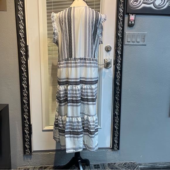 CUPSHE Midi Dress V Neck Flutter Sleeve Striped Ruffled
Long Summer Formal Dress - Picture 7 of 9